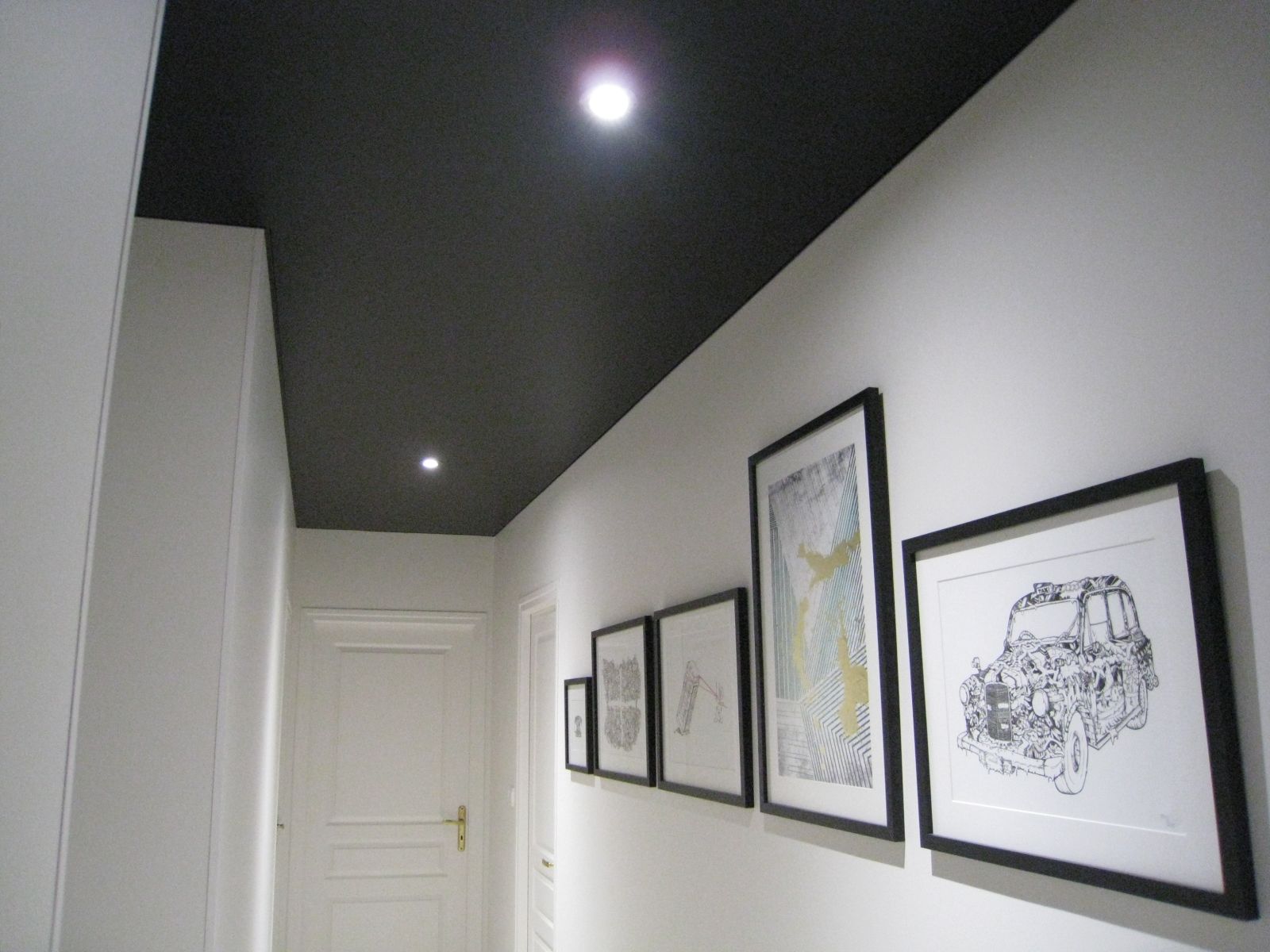 Глянцевый натяжной потолок фото с рисунком. глянцевые натяжные потолки (65 фото): плюсы и минусы, черные и бежевые модели с рисунком для спальни, цветные и однотонные варианты, отзывы