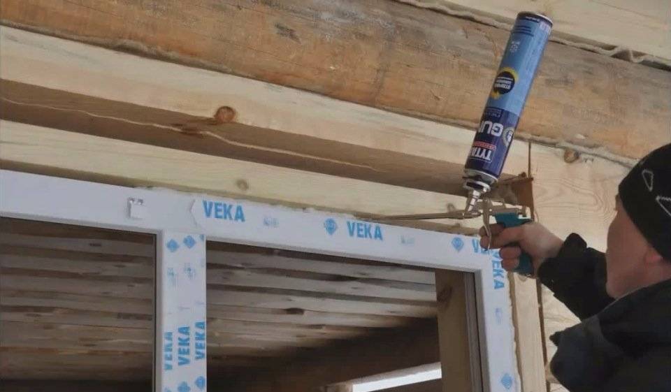 Установка пластиковых окон в деревянном доме своими руками: как установить, вставить и закрепить пвх-изделие в новом и старом срубе самостоятельно, правила