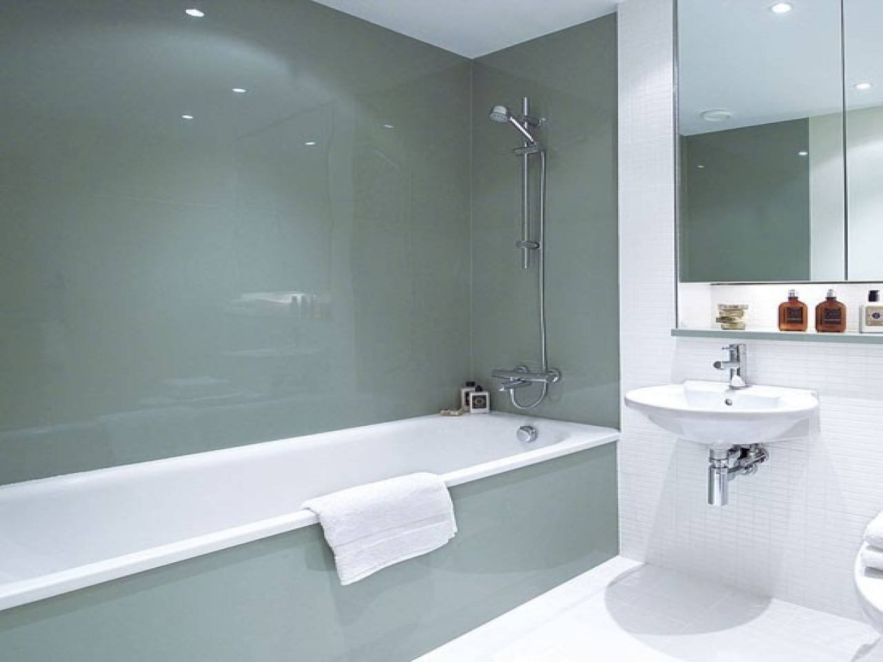 Стеновые панели для ванных комнат – разновидности и особенности бюджетной отделки