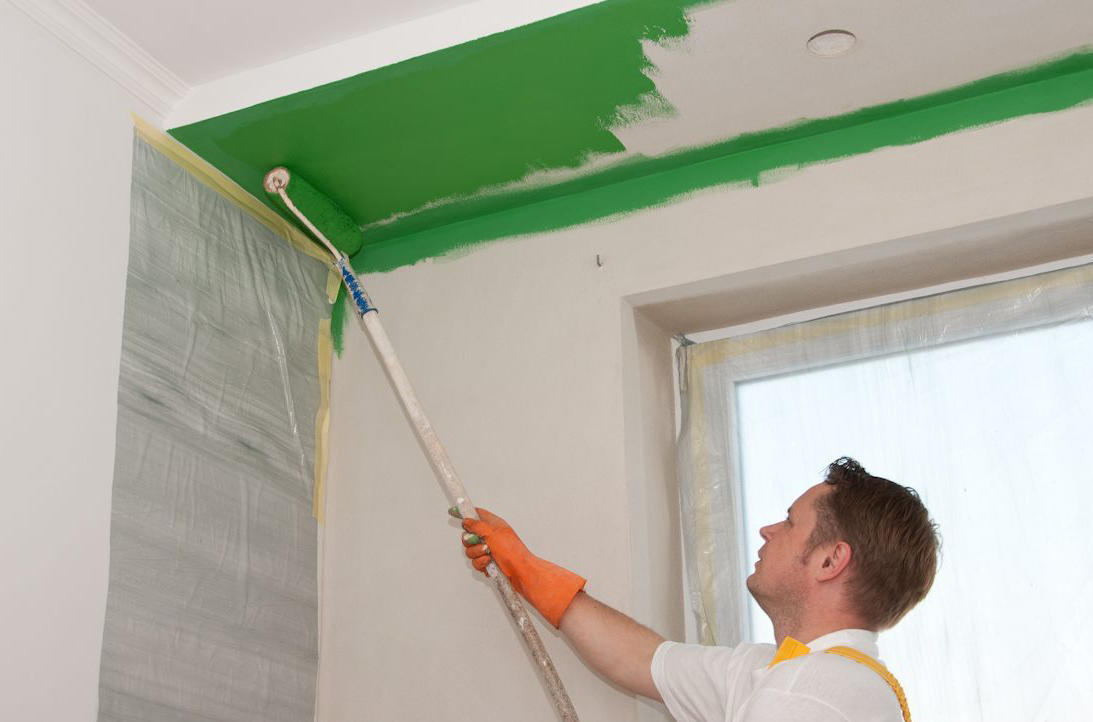 Покраска потолка из гипсокартона своими руками: видео, чем и как красить
