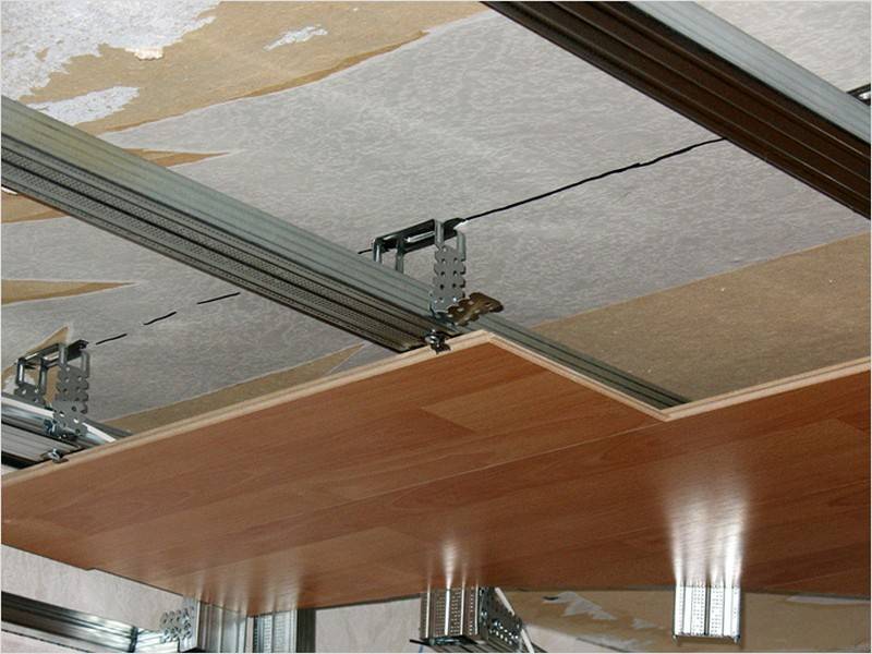 Как положить ламинат на потолок: вопросы и ответы