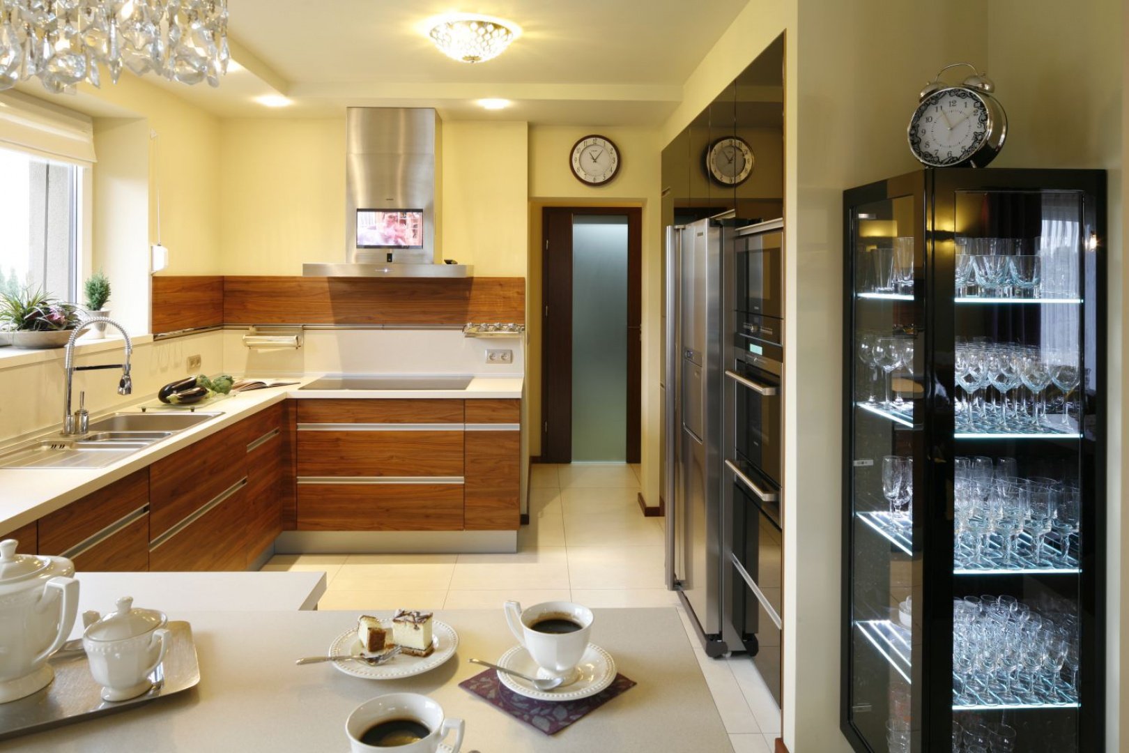 Кухня без окна: плюсы, минусы, способы оформления, проблема вентиляции, 80+ лучших фото дизайна