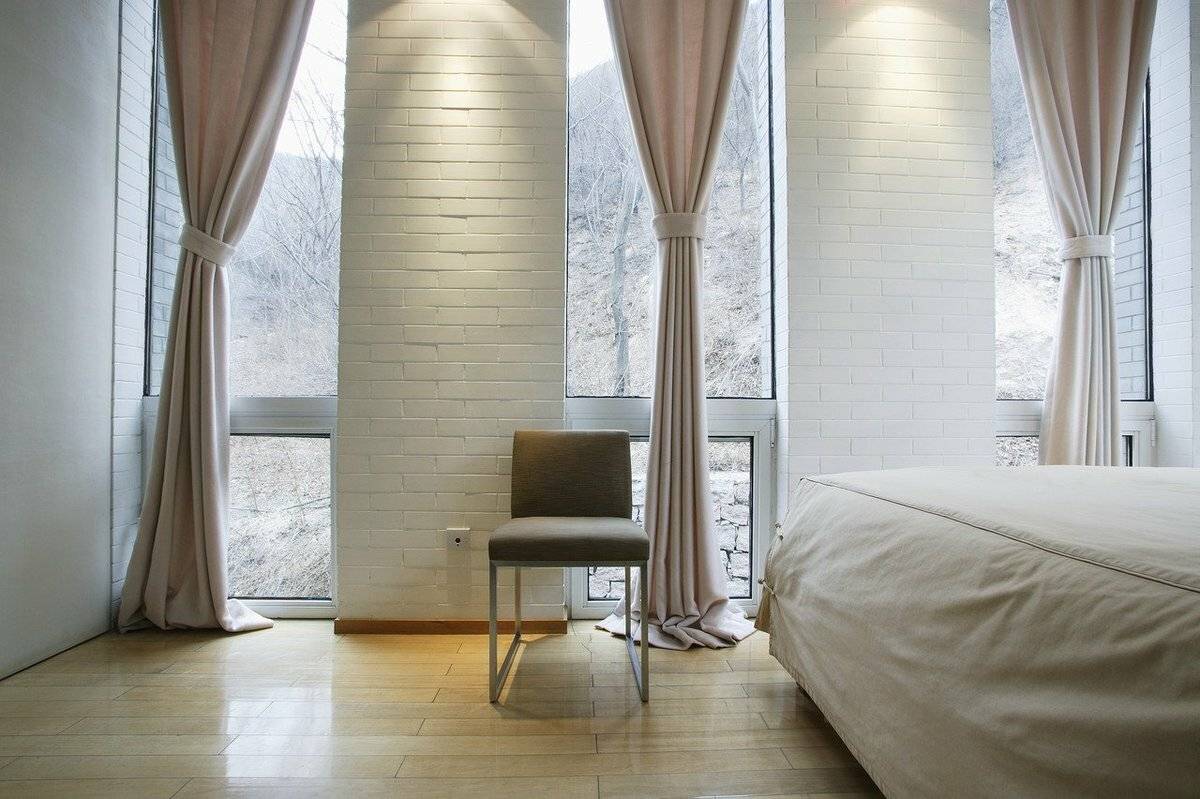 Шторы на окно в спальню: 155 фото идеального сочетания цвета и стиля штор в интерьере спальни