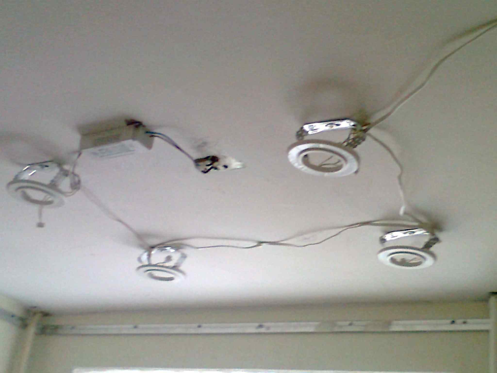 Точечные светильники для пластикового потолка