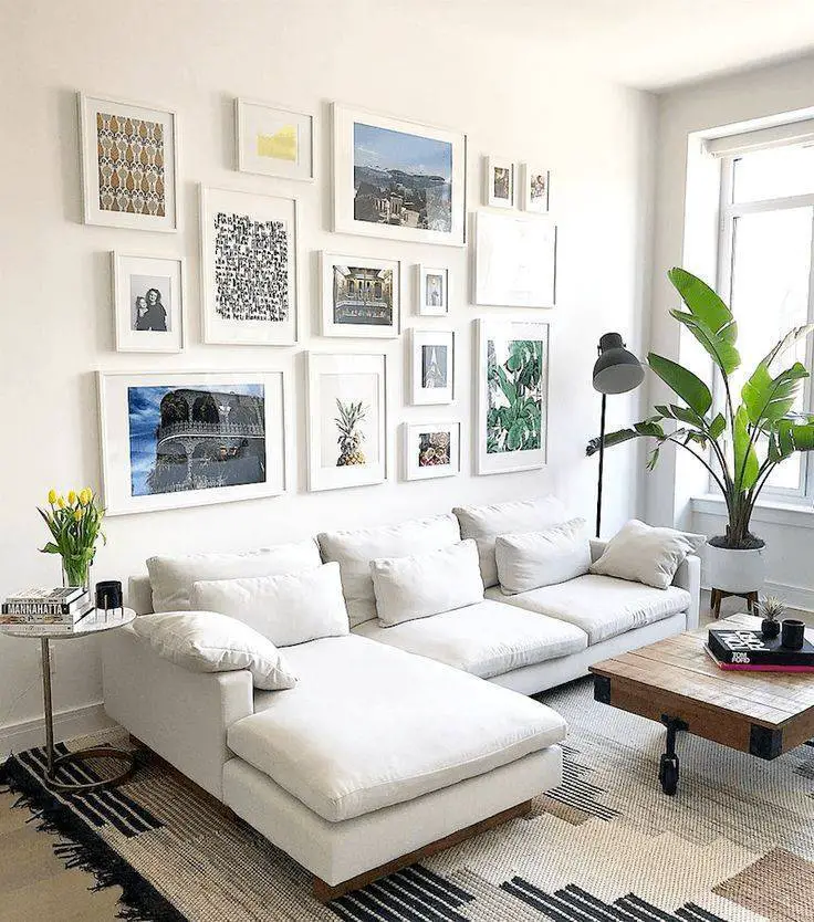Как оформить стену в гостиной над диваном: 15 красивых идей