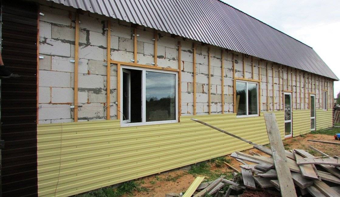 Обшивка фасада профлистом: особенности решения и порядок работ | mastera-fasada.ru | все про отделку фасада дома