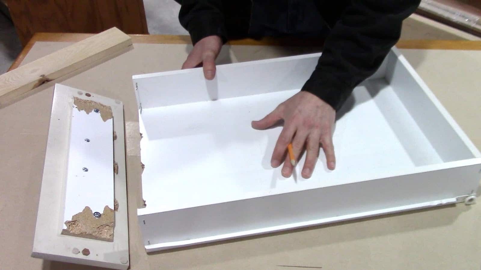 Реставрация и ремонт выдвижного ящика в шкафу и комоде