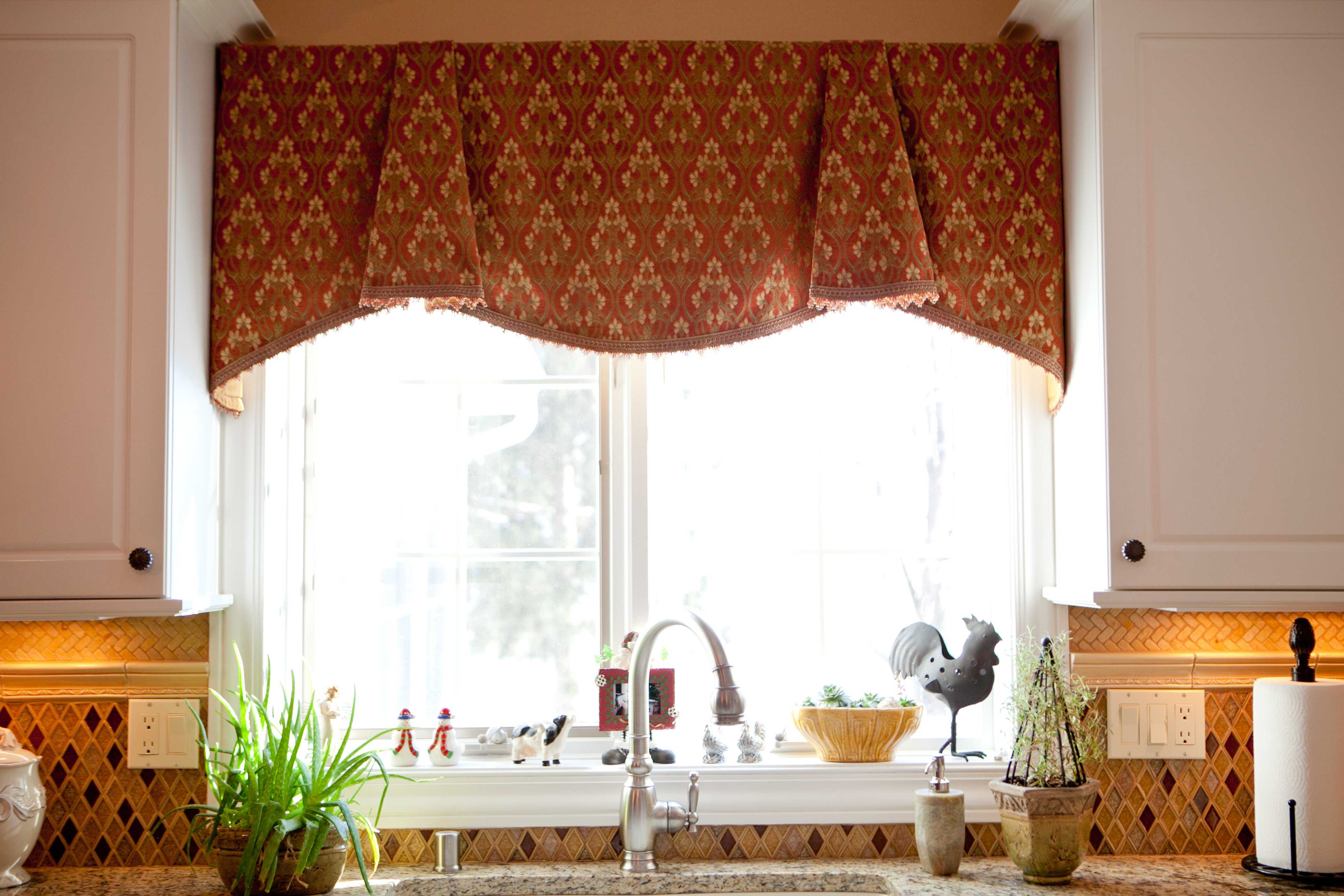 Какие шторы на кухню в современном стиле лучше выбрать