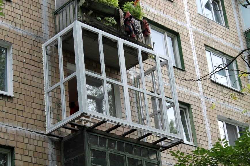 Балконы стеклите, только пожарные лестницы не отрезайте!