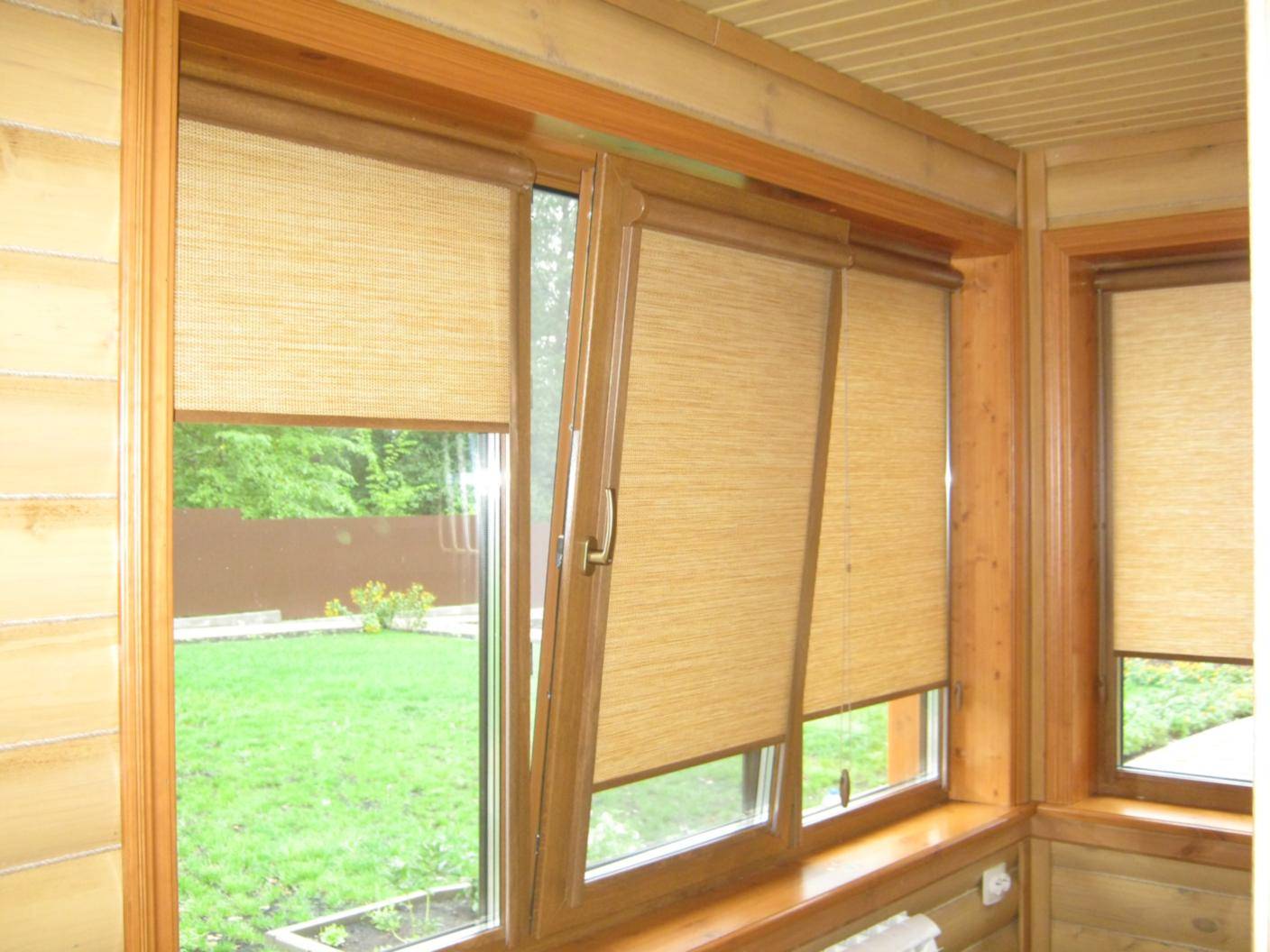 3 вида рулонных штор на пластиковые окна и что о них нужно знать