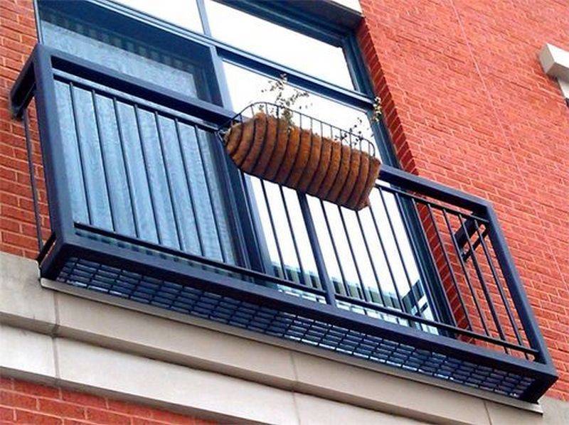 Французский балкон – оптимальное решение для современной квартиры