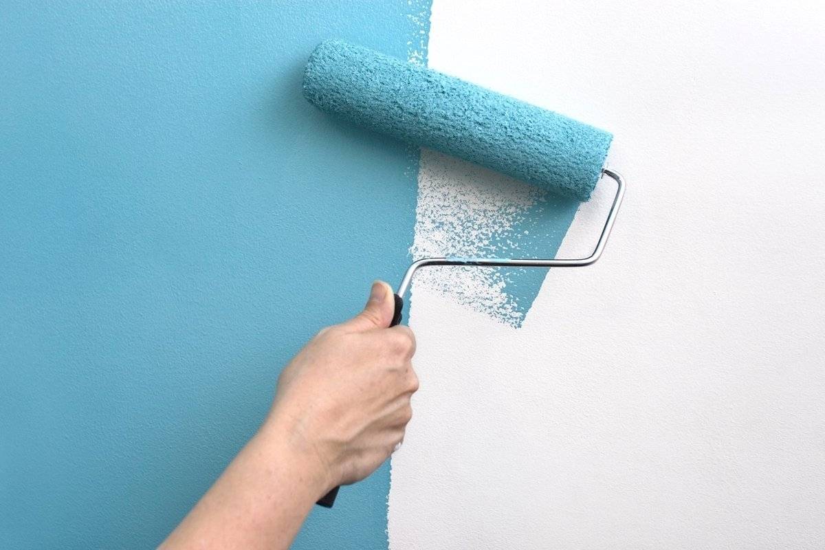 Что лучше - покрасить стены или поклеить обои: дешевле клеить