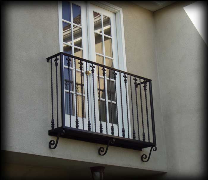 Французский балкон — 40 фото современного оформления