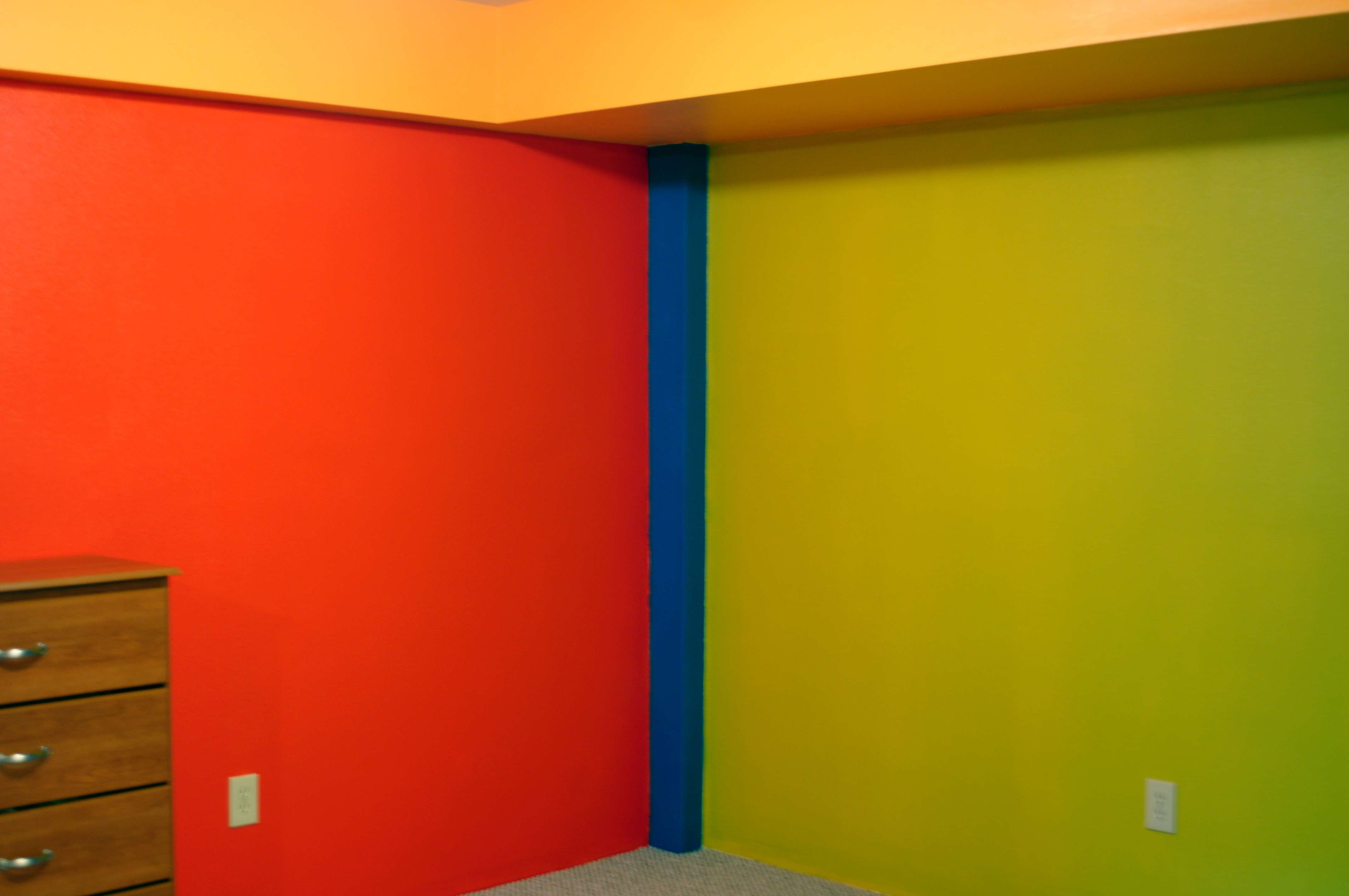 Разноцветные стены