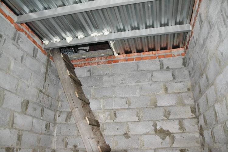 Как избавиться от конденсата в бетонном погребе или подвале