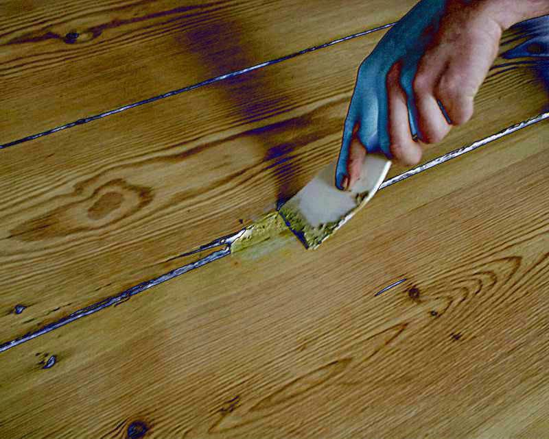 Чем заделать щели в полу между досками: деревянные замазать, заделка дырки от мышей, зашпаклевать швы фанерой
как и чем заделать щели в полу между досками – дизайн интерьера и ремонт квартиры своими руками