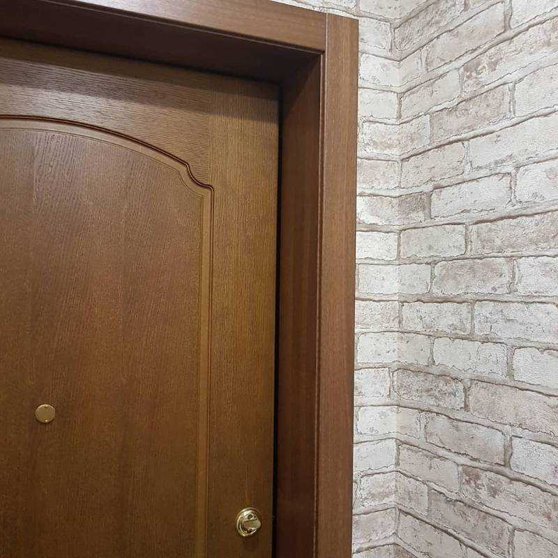 Самые популярные варианты отделки откосов входной двери изнутри