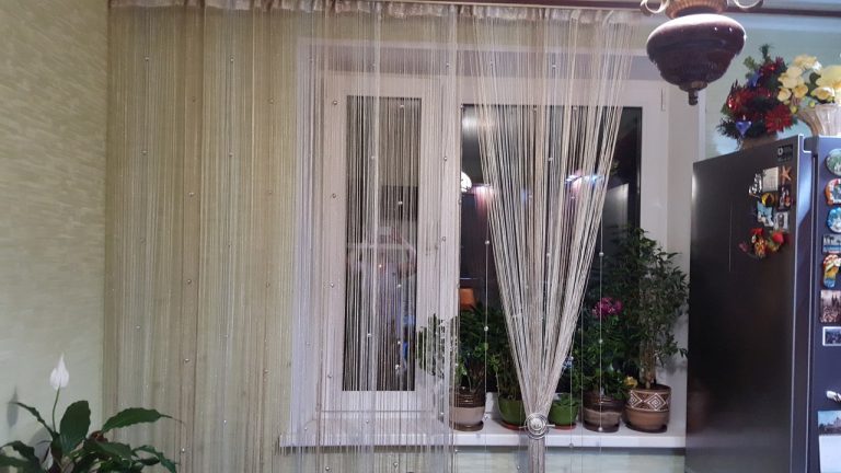 Нитяные шторы кисея в интерьере — идеи декорирования, фото