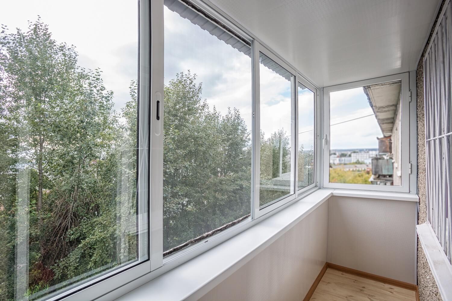 Какие балконы лучше пластиковые или алюминиевые: окна, чем застеклить, остекление, отзывы, фото, - легкое дело