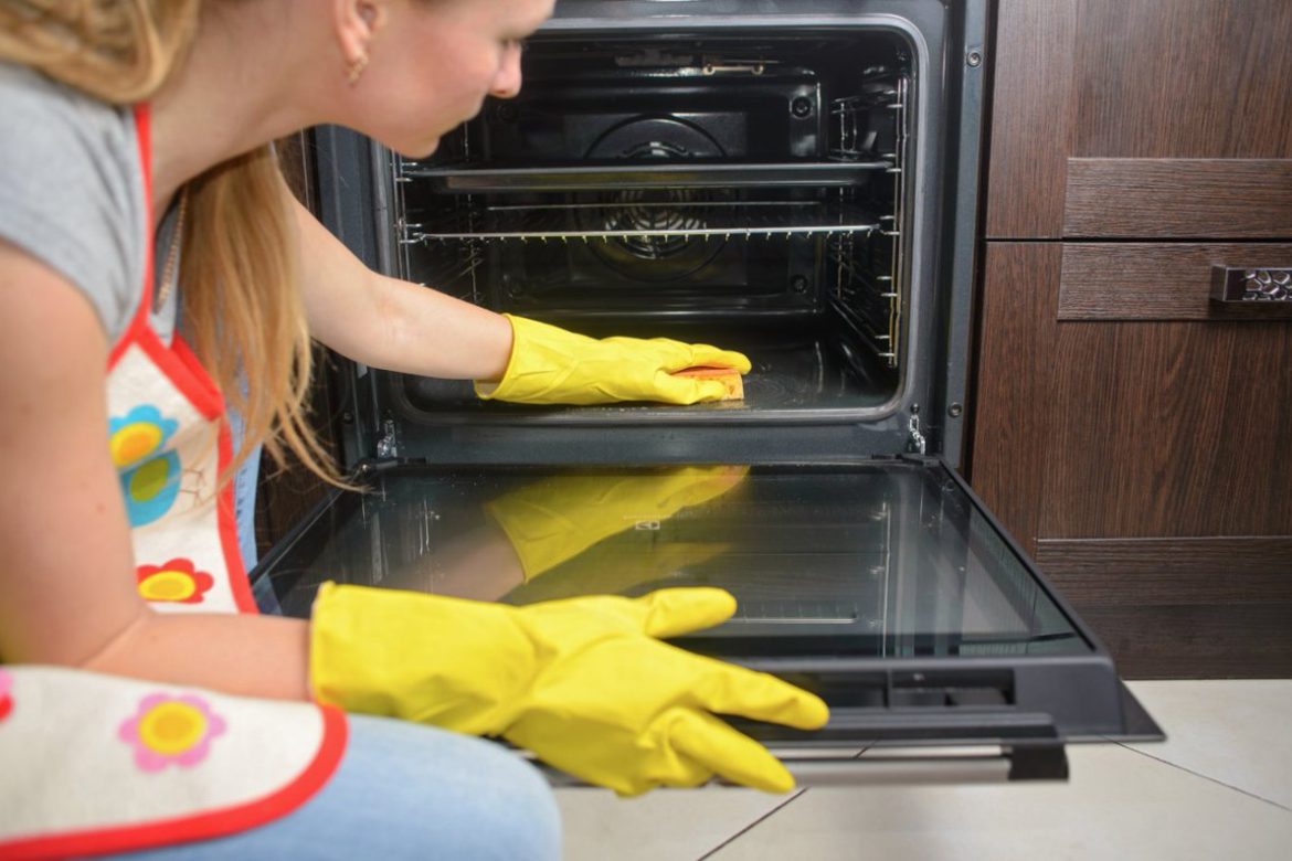 Как очистить духовку от жира и нагара: способы и эффективные средства
