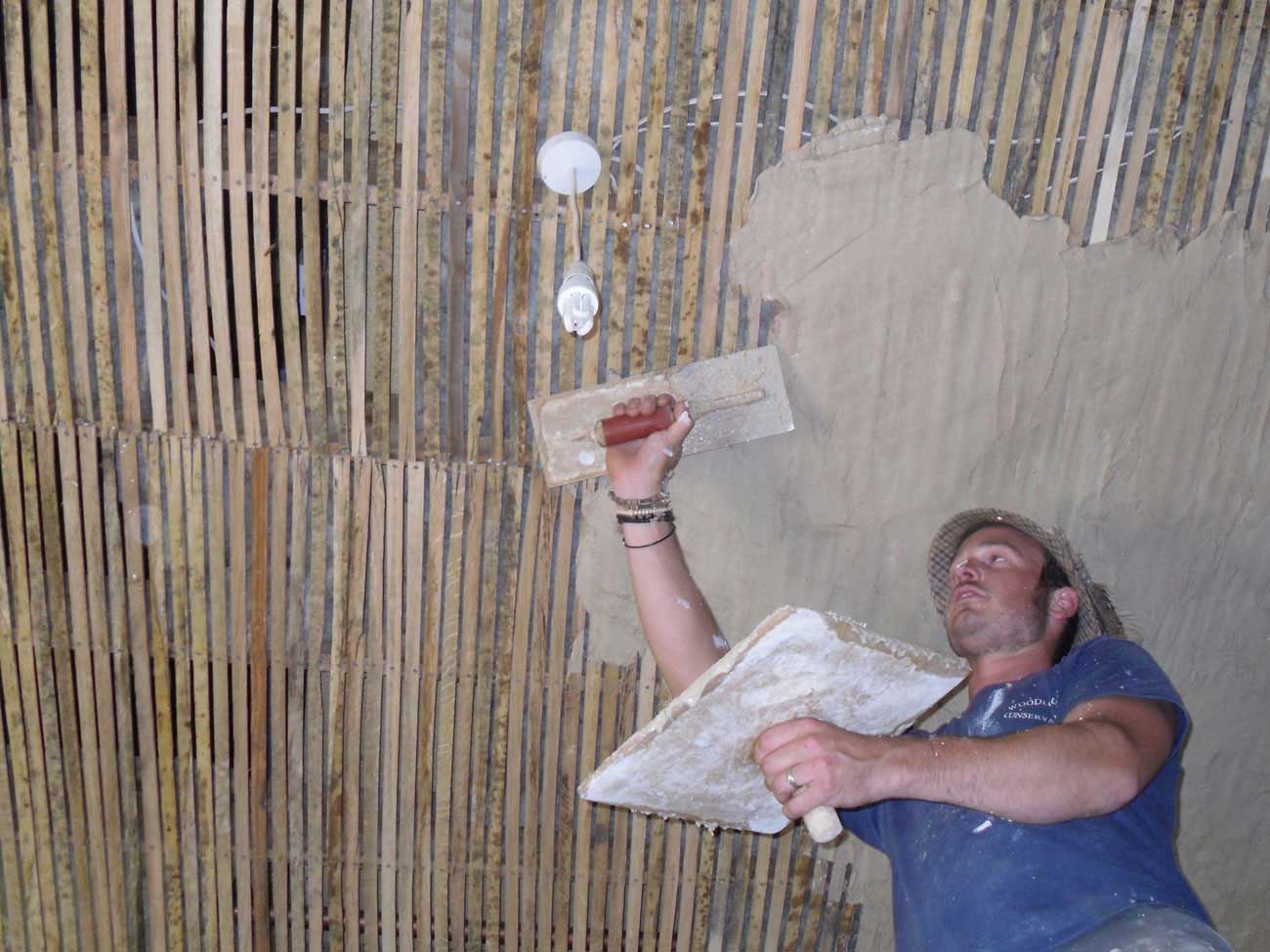 Штукатурка деревянных стен своими руками: пошаговая инструкция