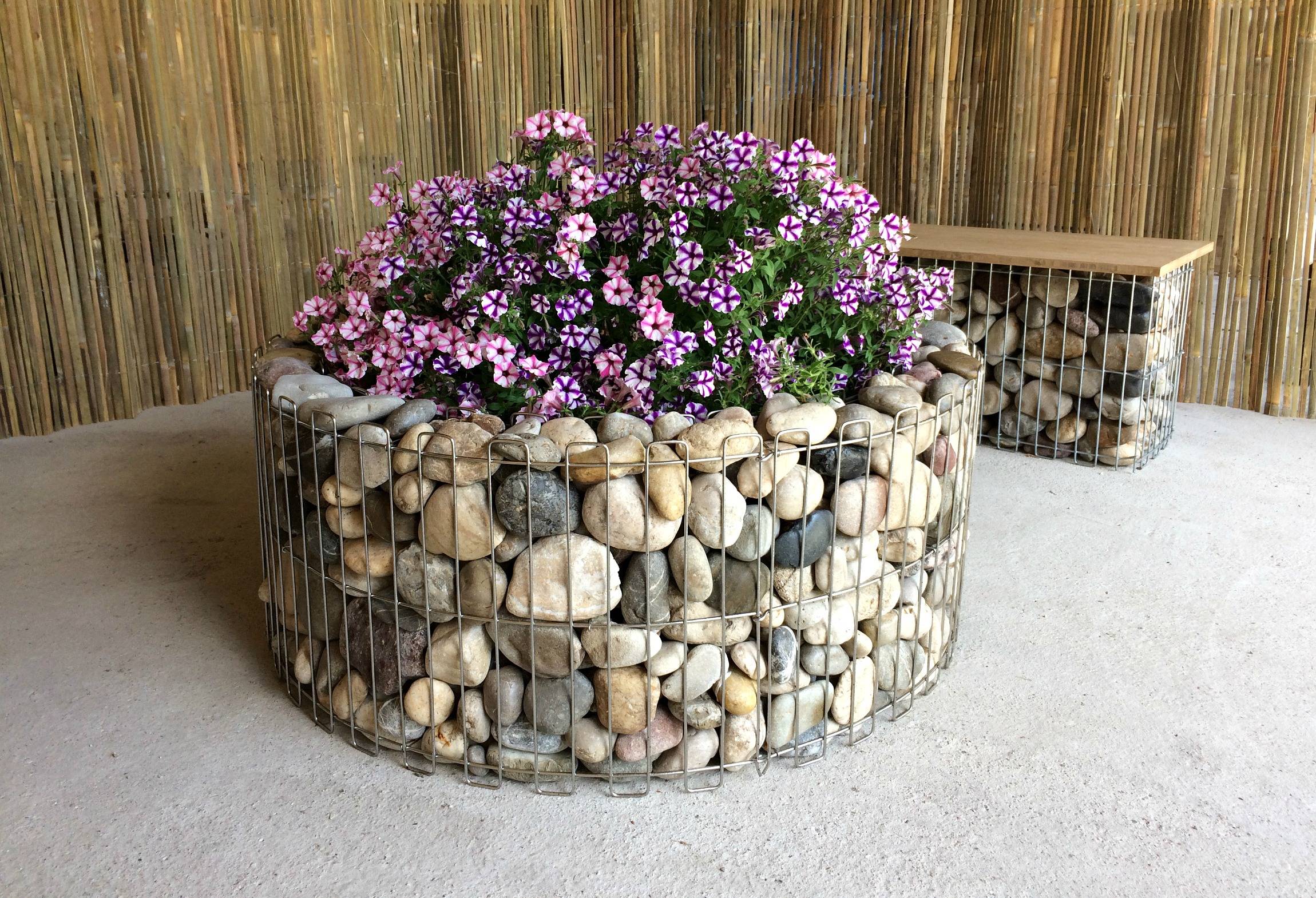 Клумбы из камня