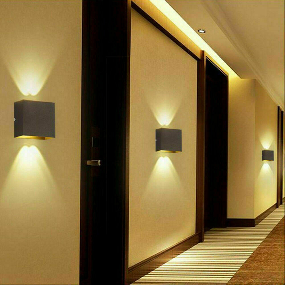 Настенные светильники в коридор и прихожую: освещение над зеркалом, фото интерьера