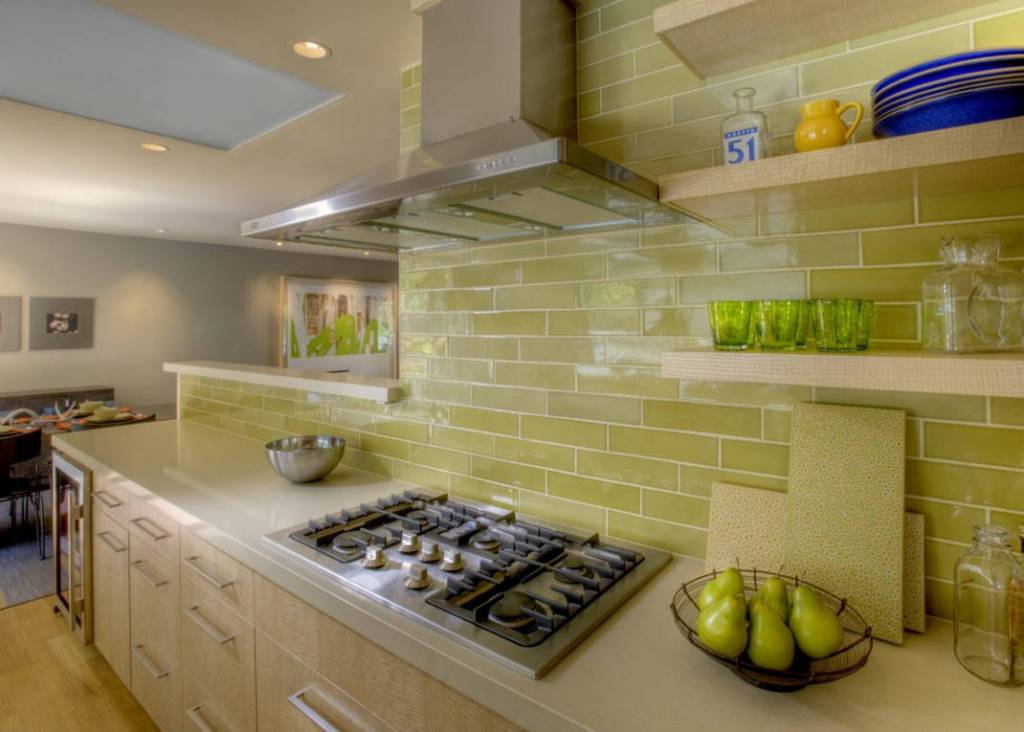 Стены на кухне: варианты отделки, выбор стиля, дизайн, нестандартные решения
