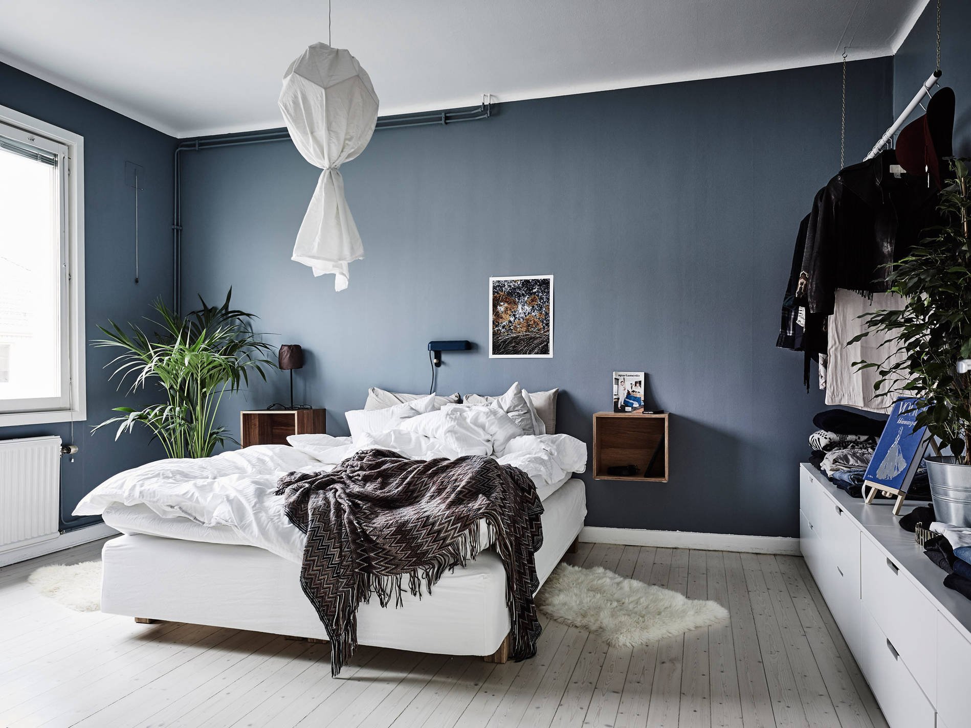 Оформление спальни в синем цвете: подбор стильных решений