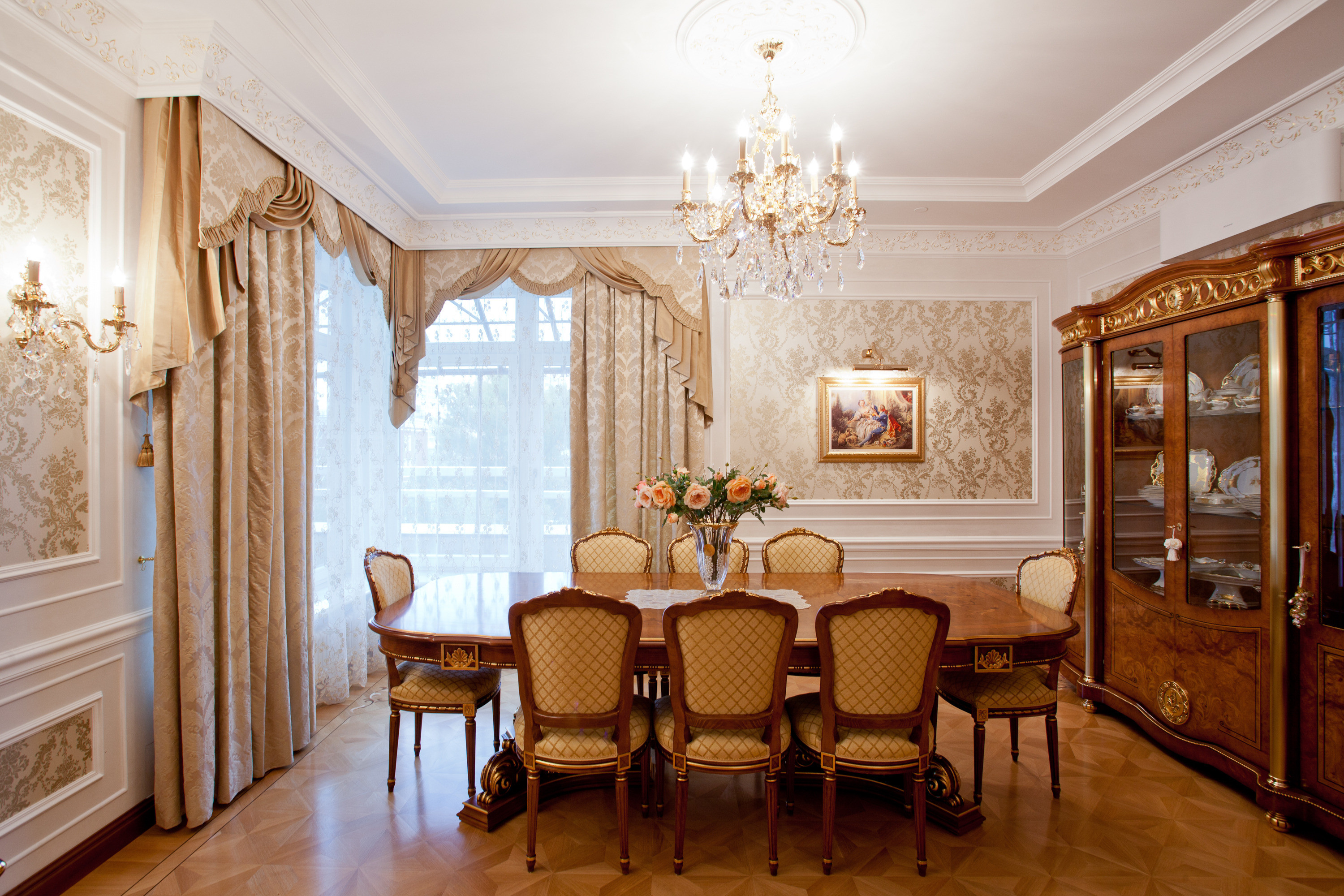 Интерьер гостиной в классическом стиле с современными акцентами (фото)
