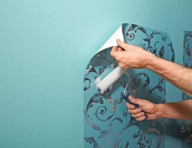 Можно ли клеить обои на стены с масляной краской