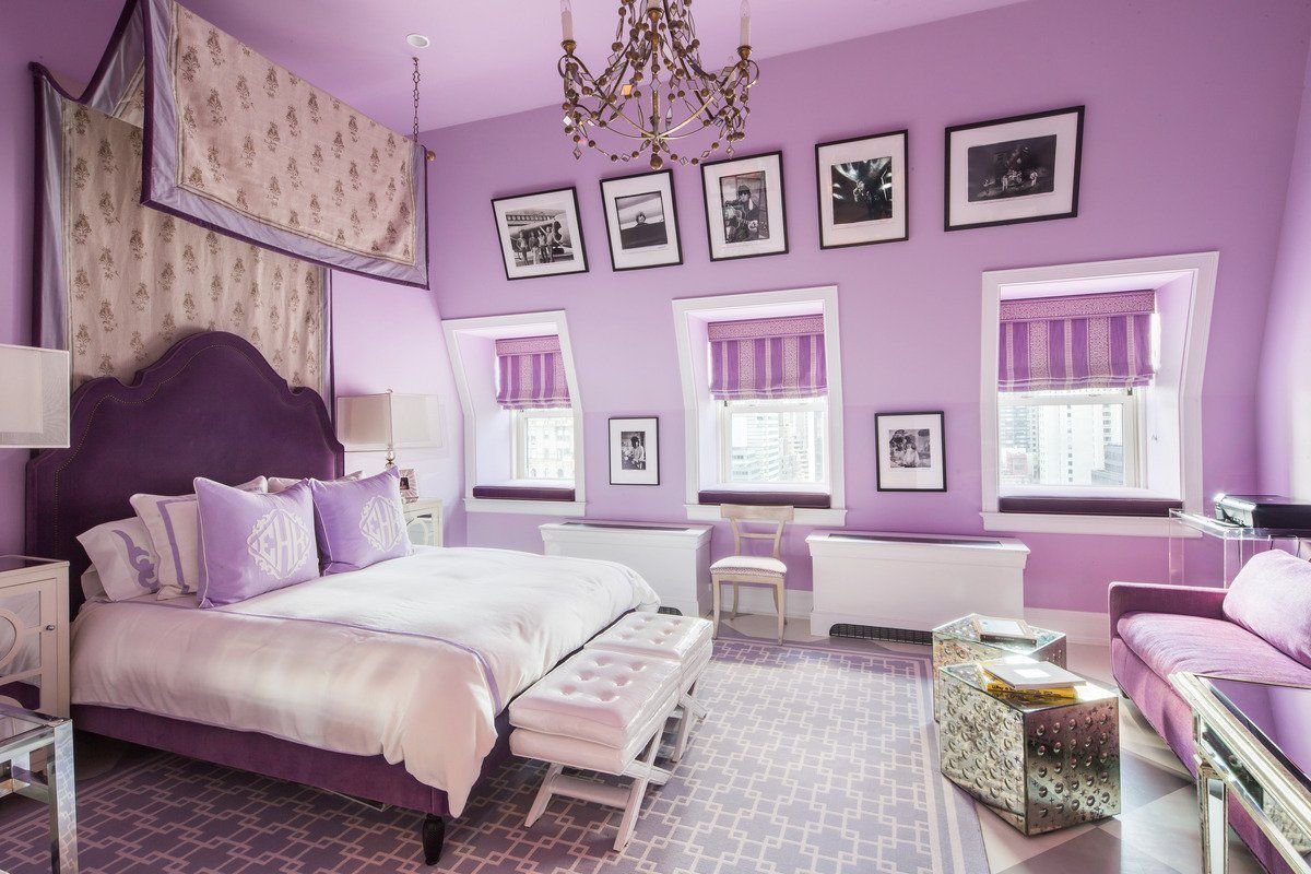 Фиолетовые обои в интерьере: применение в спальне, кухне, гостиной и прихожей