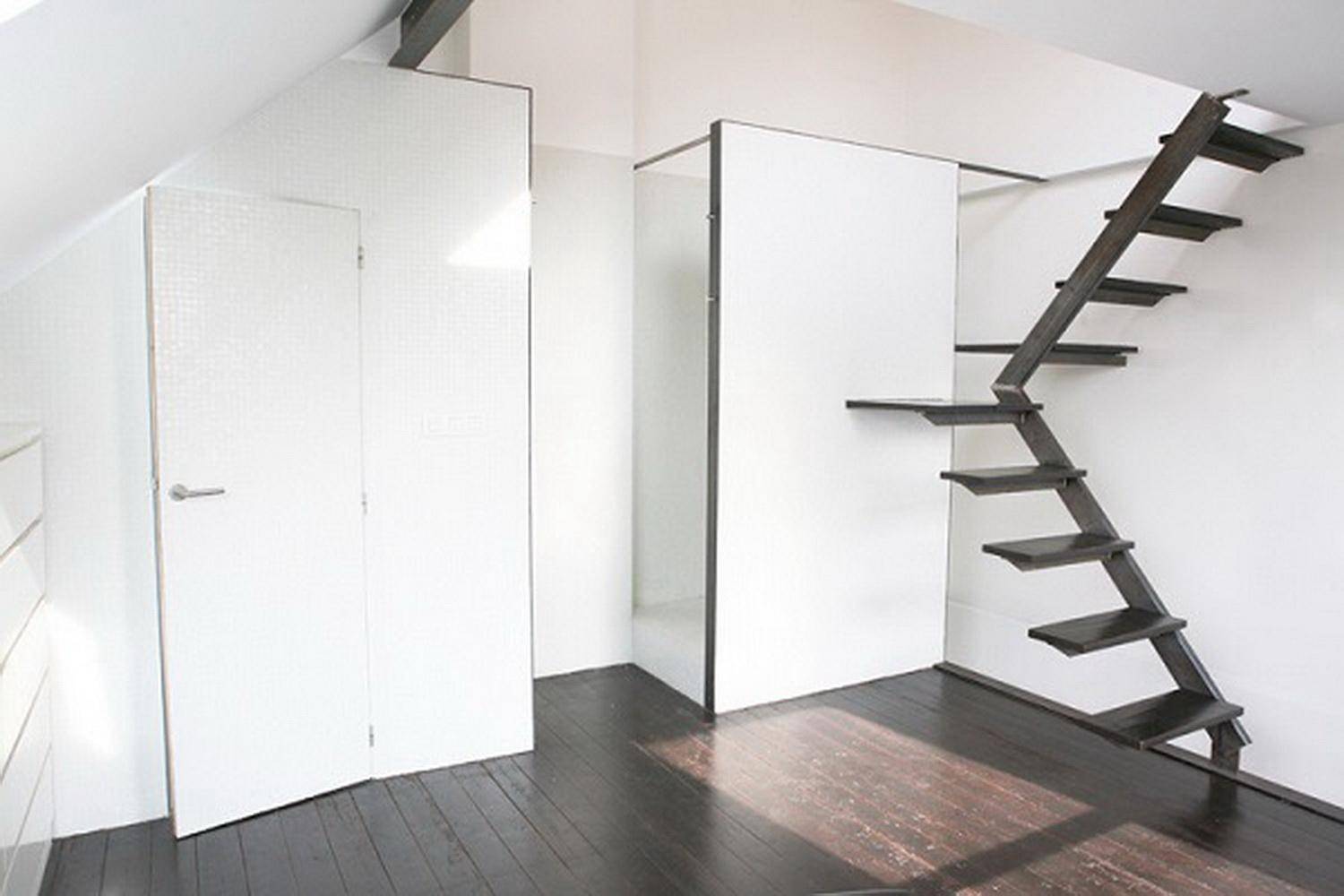 Компактная лестница на второй этаж для маленького дома: 4 вида