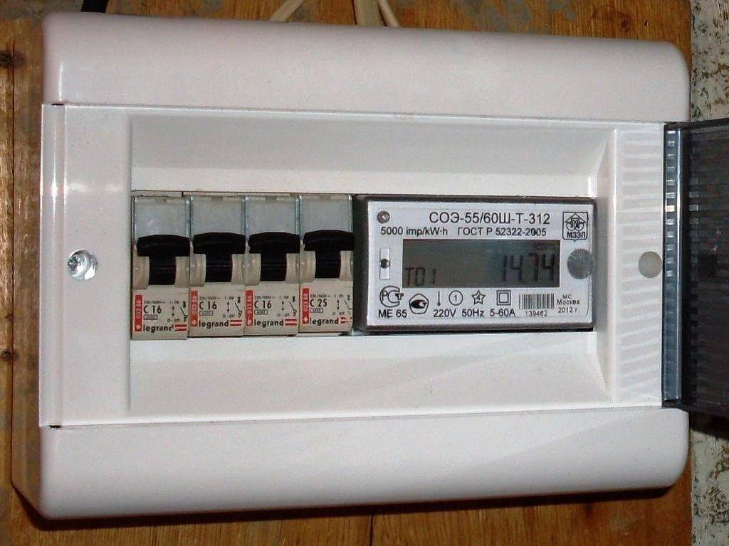 Какой счетчик электроэнергии лучше поставить в квартире: выбираем однотарифный или многотарифный