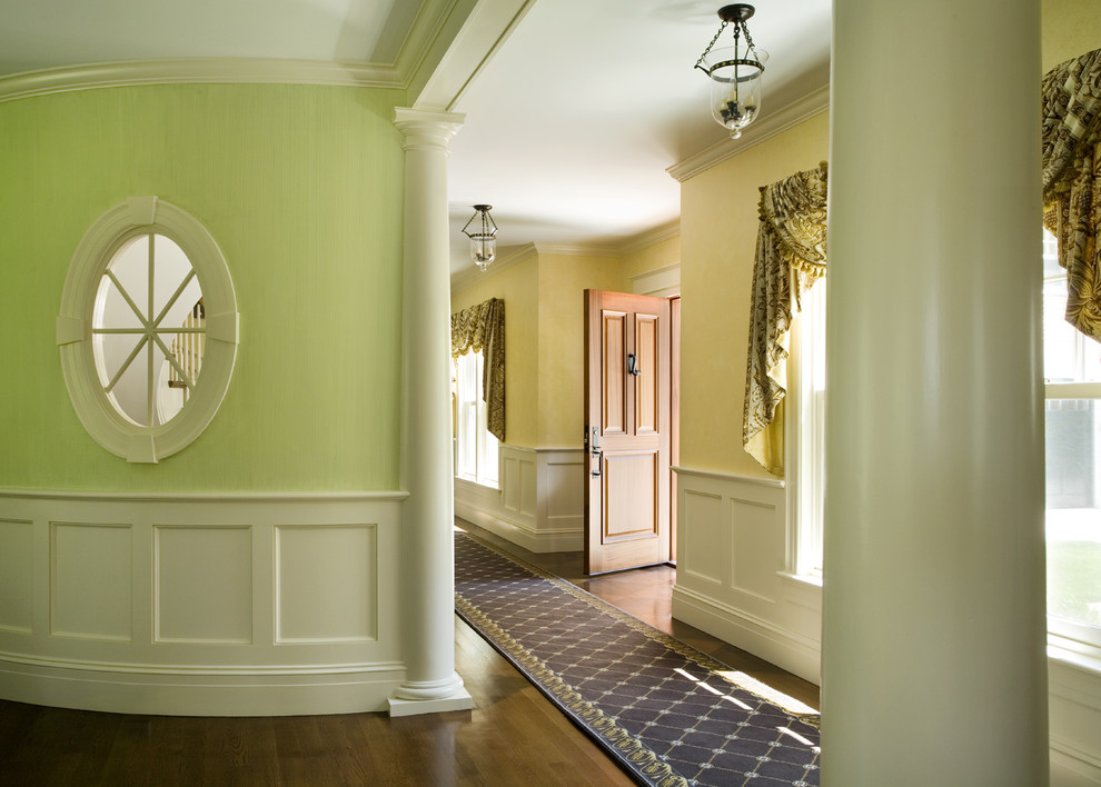 Цвет стен в прихожей: модные оттенки для коридора, синий или сиреневый