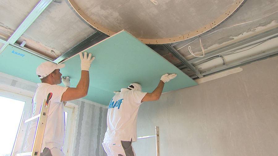 Покраска потолка из гипсокартона своими руками: видео, чем и как красить