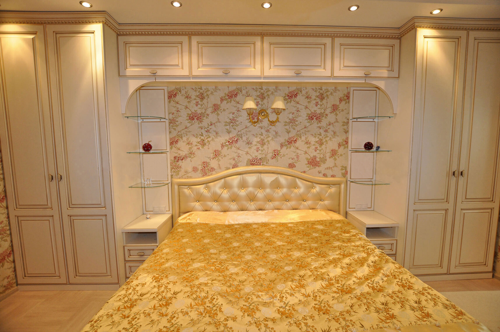 Классические спальни - 100 фото интерьера спальни в классическом стиле