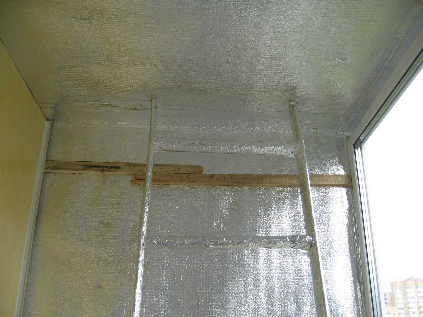 Обшивка балкона пвх-панелями изнутри: двойная выгода | строй легко