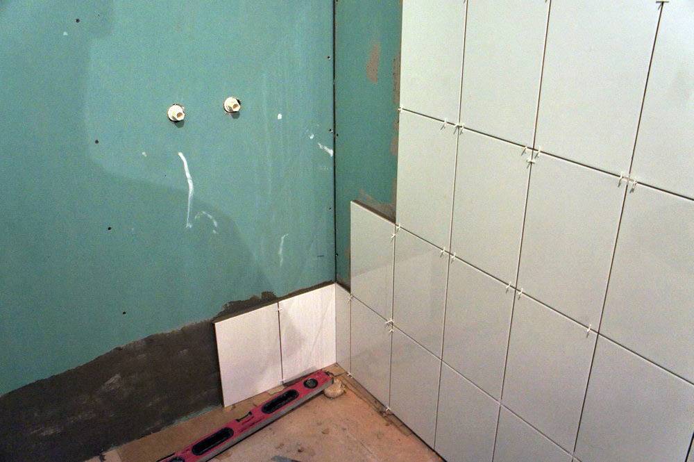 Влагостойкий гипсокартон в ванной под плитку: как правильно проводить работу