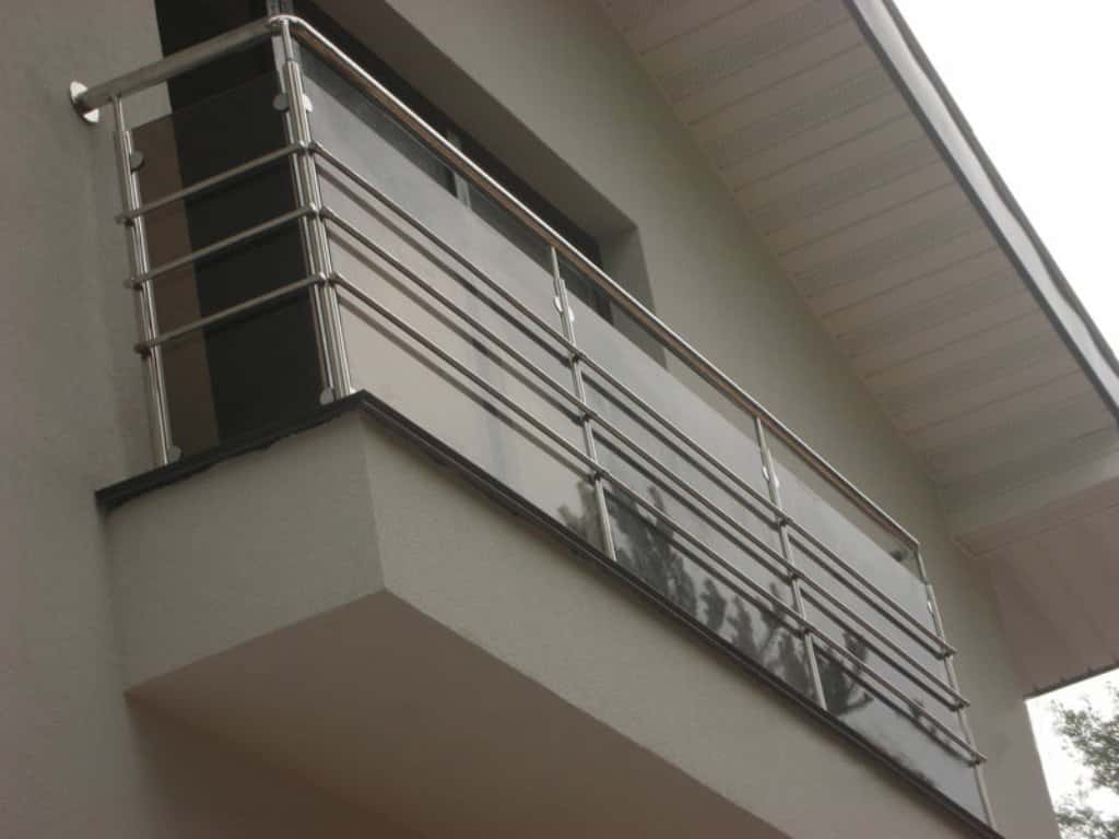 Ограждение балкона: кованое из металла, стальное для лестниц и крыш по гост