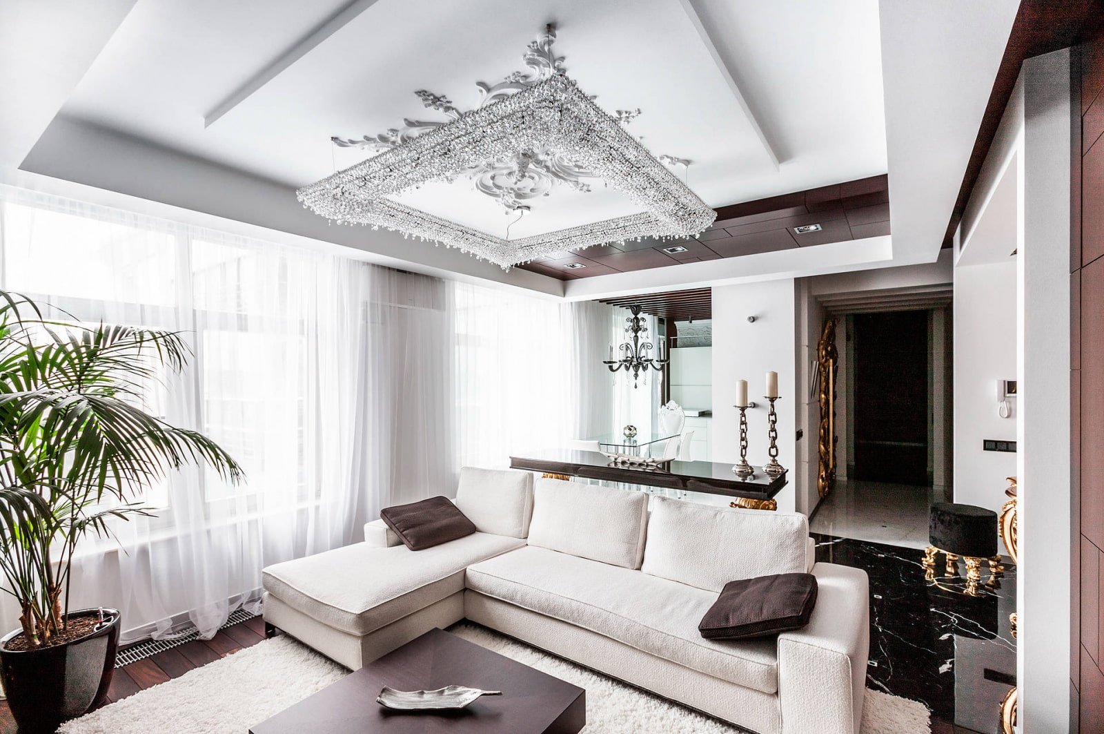 Красивый дизайн фигурных потолков из гипсокартона, натяжных и навесных: интересные идеи для зала и гостиной, фотографии 
 - 25 фото