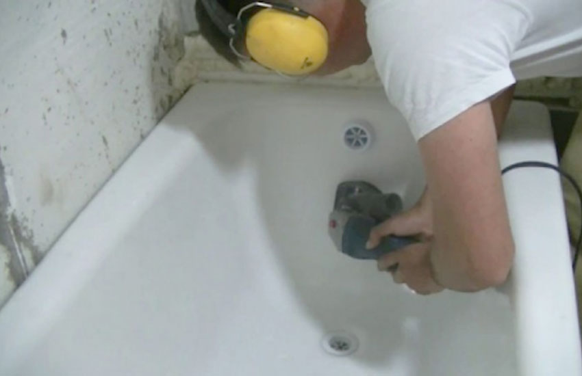 Дельные рекомендации, как убрать царапину на акриловой ванне в домашних условиях