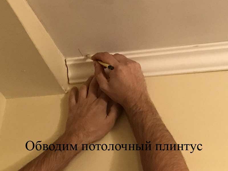 Наклейка потолочных плинтусов своими руками. как клеить потолочный плинтус шпаклёвкой | все о ремонте