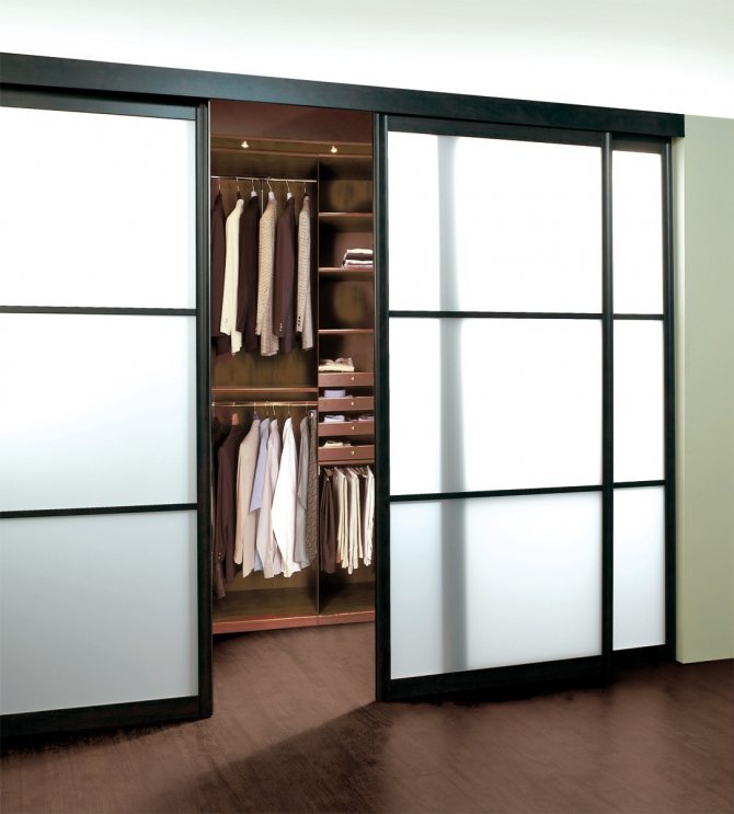 Двери для гардеробной комнаты: выбор конструкции
