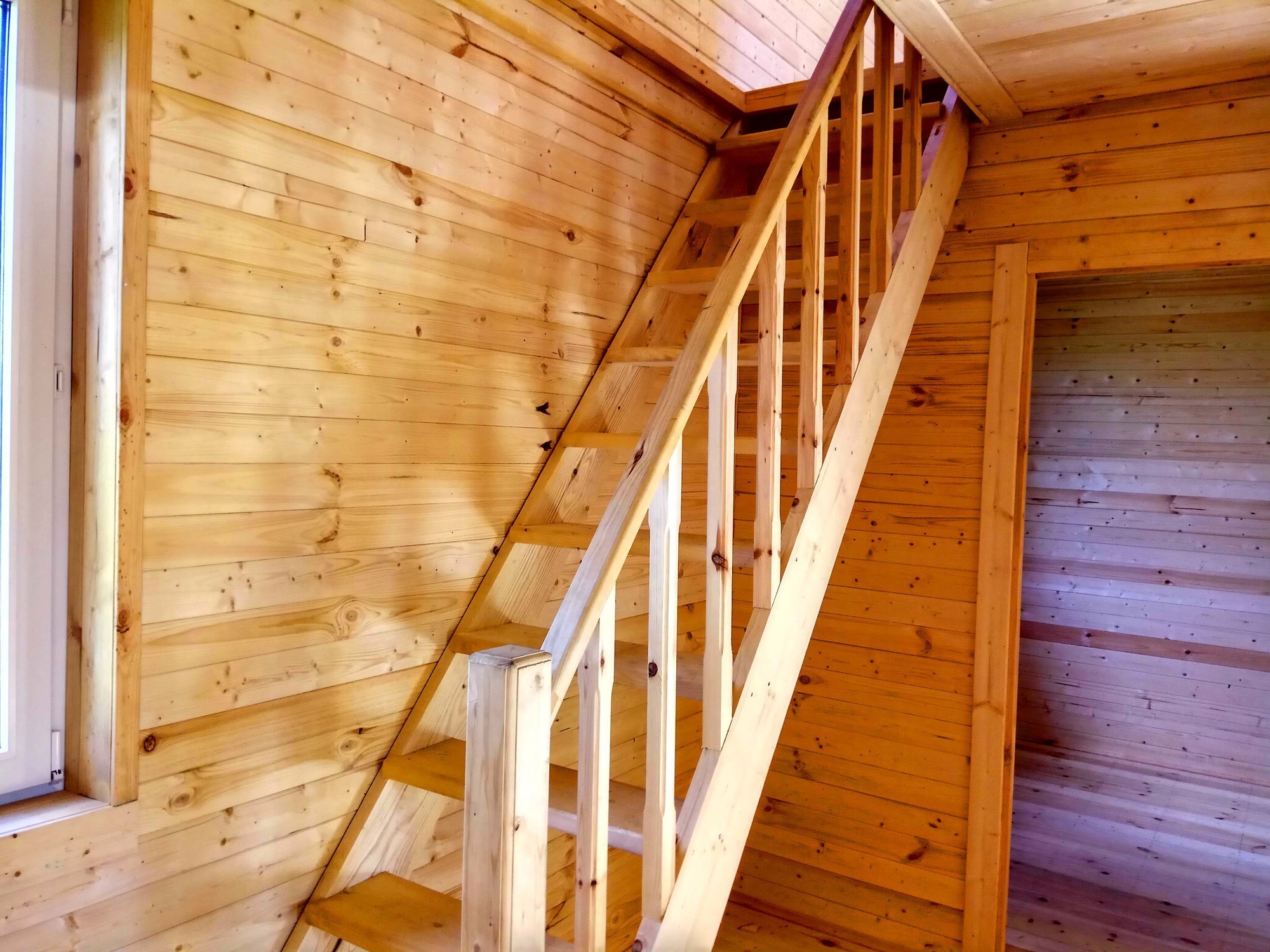 Самая простая лестница. Лестница лс-10у. Лестница деревянная. Лестница на даче. Лестница деревянная для дачи.