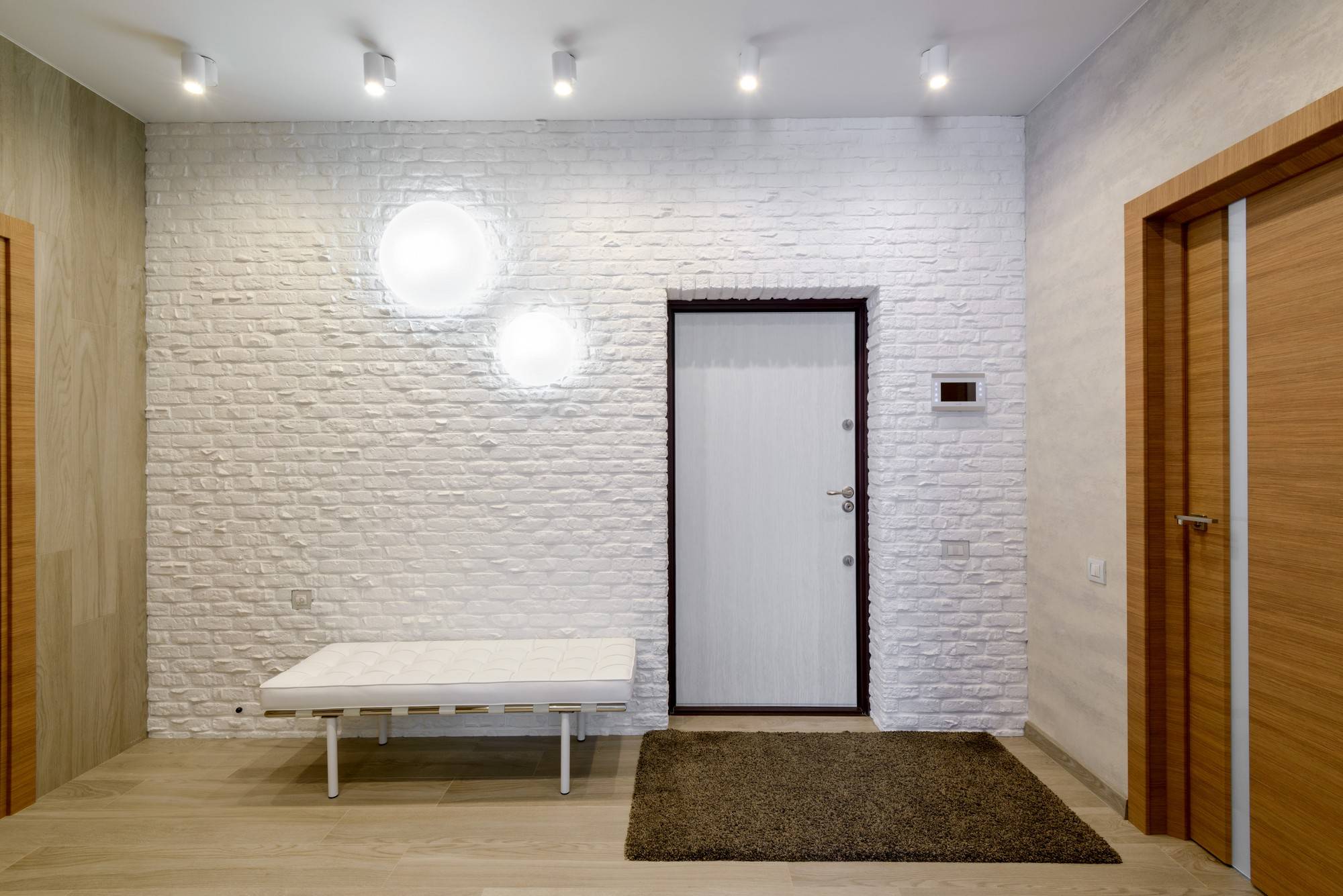 Декоративные кирпичики на стену в коридоре (61 фото) кирпичная белая отделка в интерьере прихожей, в