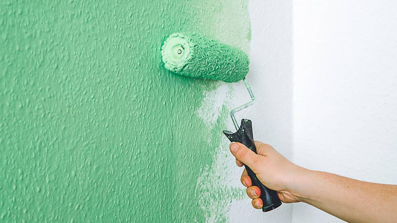 Чем покрасить стены в квартире вместо обоев