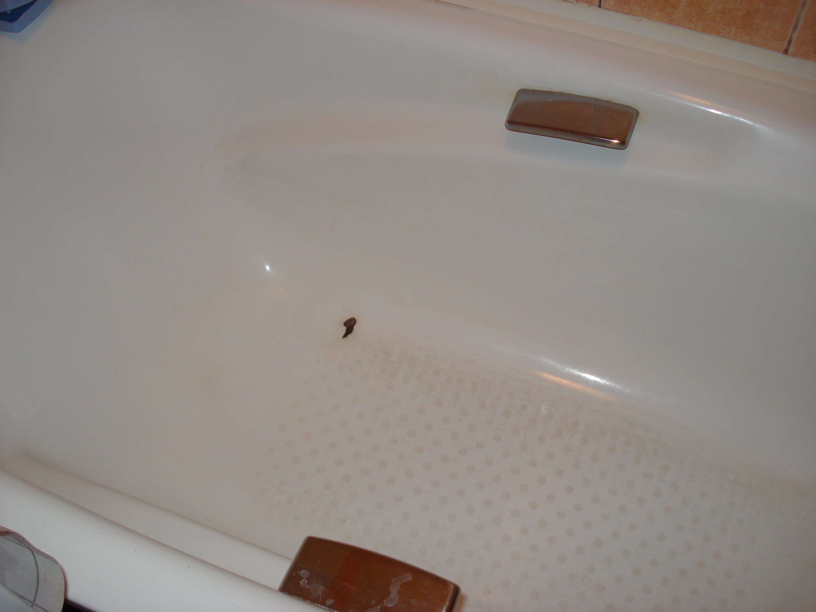 Уход за акриловой ванной в домашних условиях: как убрать царапины