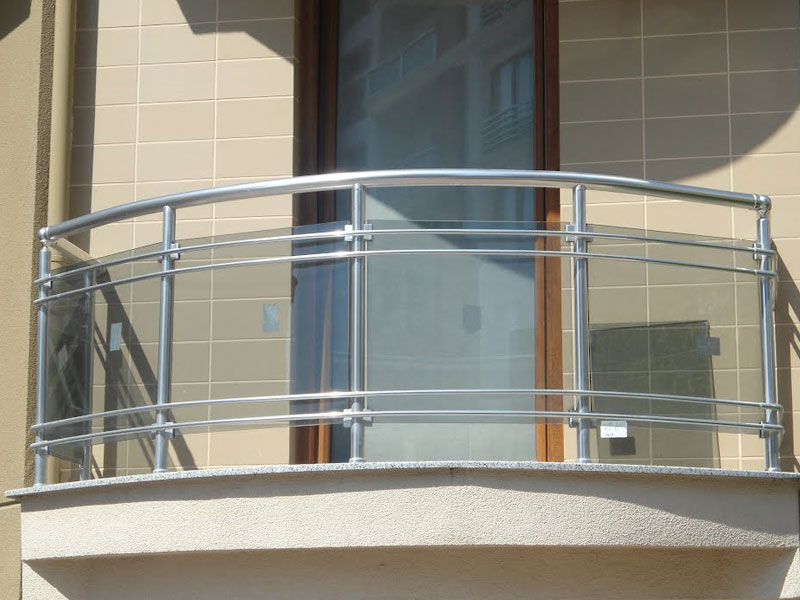 Ограждения для балкона: виды, схемы и фото
