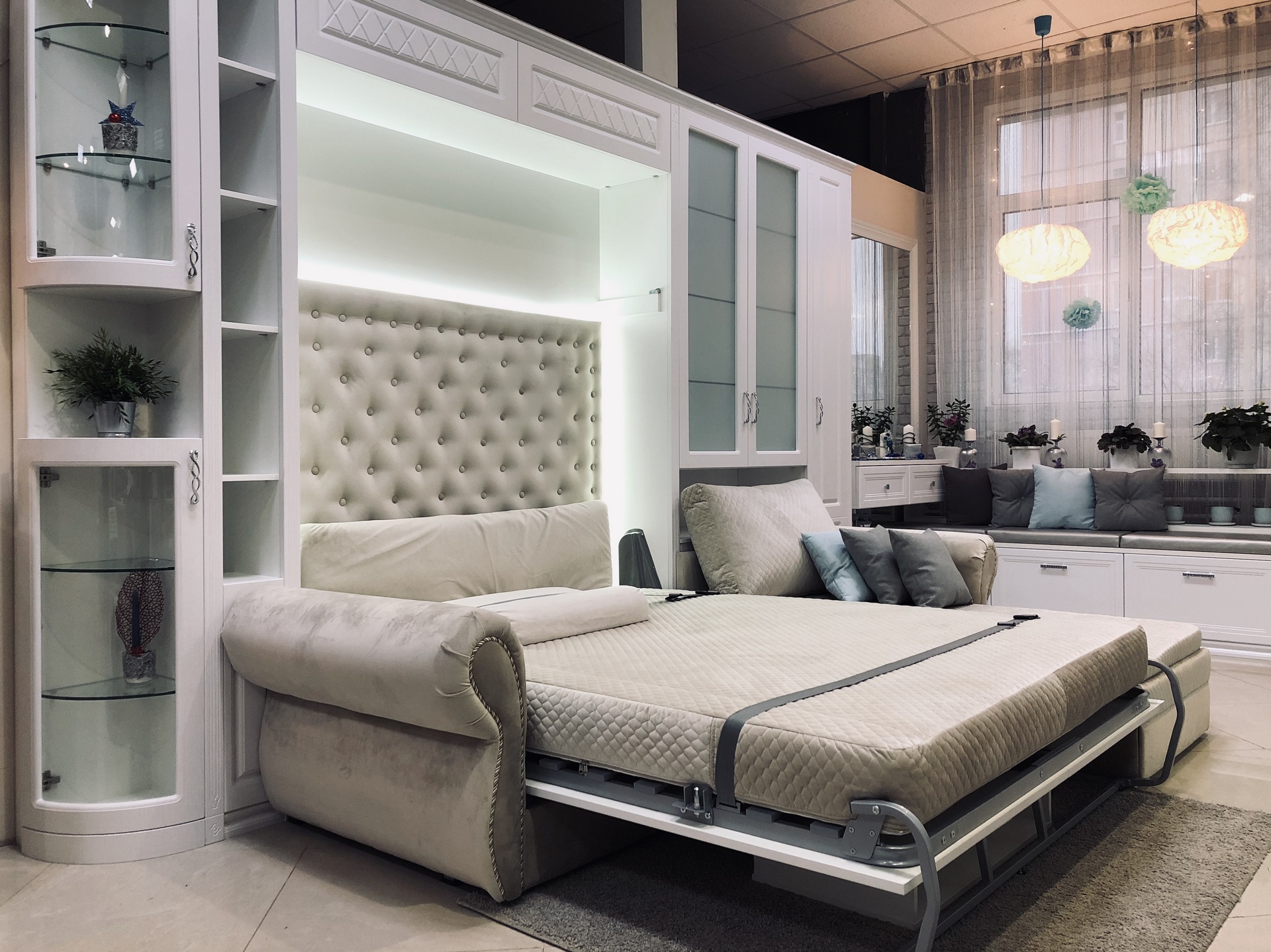 Спальня с диваном: особенности дизайна, варианты оформления